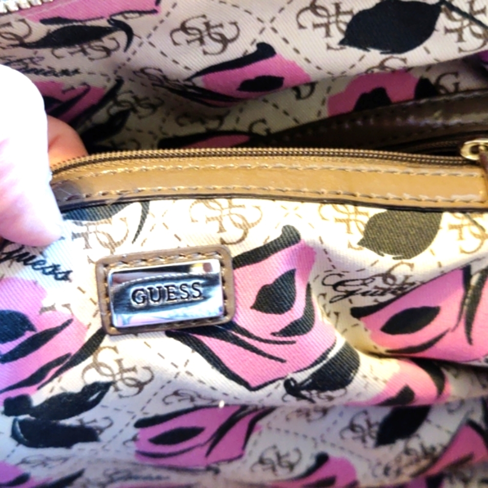 Guess Handbag - Picture 9 of 13